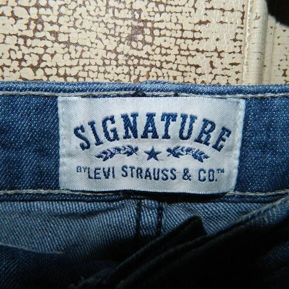 Signature by Levi Strauss Misses Bermuda Jean Shorts Size 16 (K-12) - Picture 2 of 4